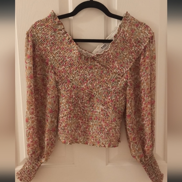 BB Dakota: Smock Factor Top - Picture 2 of 7